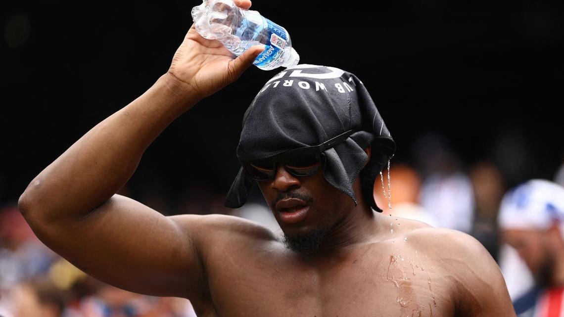 FIFA bans water bottles in stadiums in late reversal