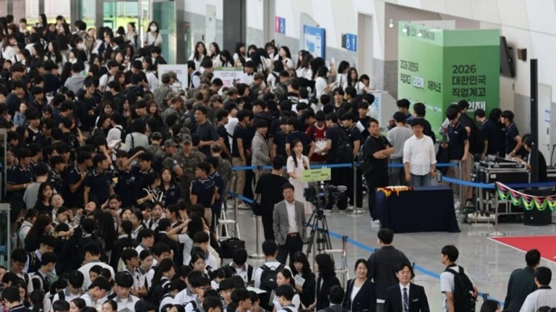 South Korea youth employment falls for 45th straight month