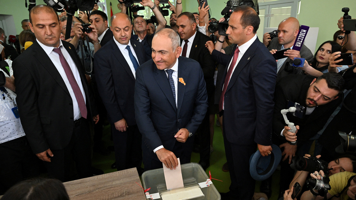 Armenian Prime Minister and leader of the Civil Contract party Nikol Pashinyan casts a ballot at a polling station during a parliamentary election in Yerevan, Armenia, June 7, 2026. Stringer/Photolure via REUTERS