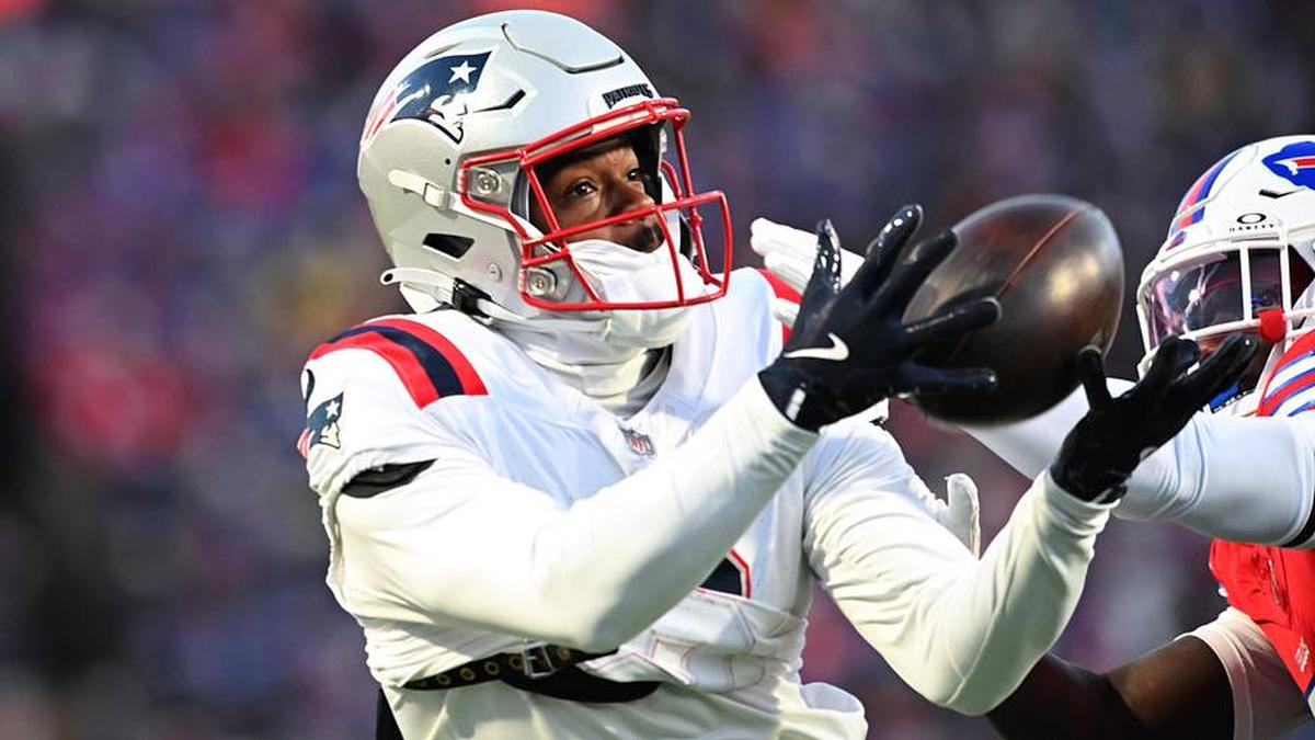  Dec 22, 2024; Orchard Park, New York, USA; New England Patriots wide receiver Kayshon Boutte (9) catches a pass for a touchdown against the Buffalo Bills in the first quarter at Highmark Stadium. Mandatory Credit: Mark Konezny-Imagn Images | Mark Konezny-Imagn Images 