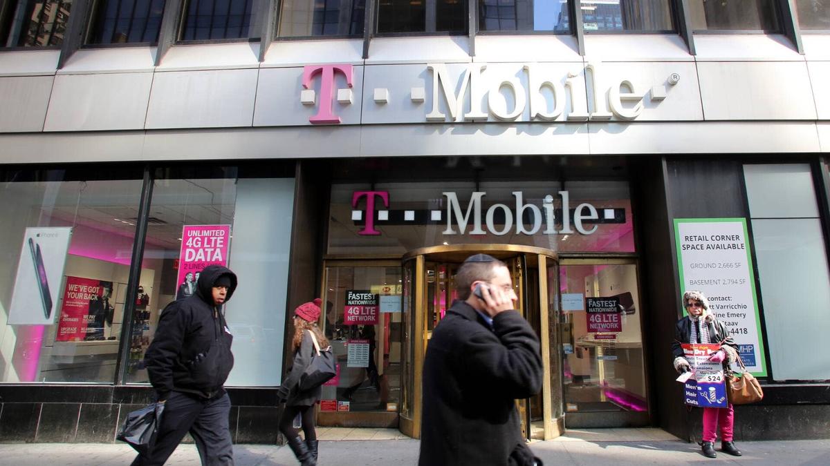  T-Mobile employees are protesting company policy. 