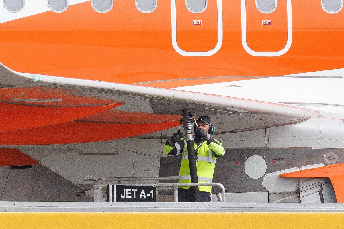  The aviation industry has spent years making the case that sustainable fuel is the path to decarbonization. Kitwood/Getty Images