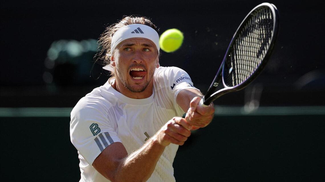 No. 2 Zverev through to fourth round at Wimbledon