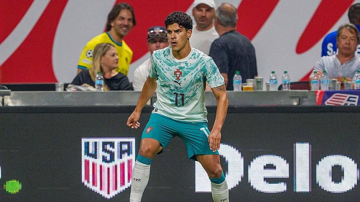  Fernandes couldn't keep West Ham United in the Premier League. | Andrew J. Clark/ISI Photos/USSF/Getty Images 