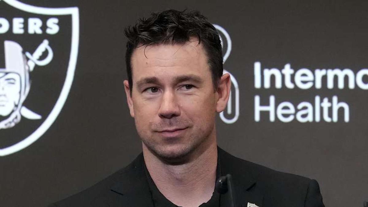  Apr 24, 2026; Henderson, NV, USA; Las Vegas Raiders coach Klint Kubiak at press conference at Intermountain Health Performance Center. Mandatory Credit: Kirby Lee-Imagn Images | Kirby Lee-Imagn Images 
