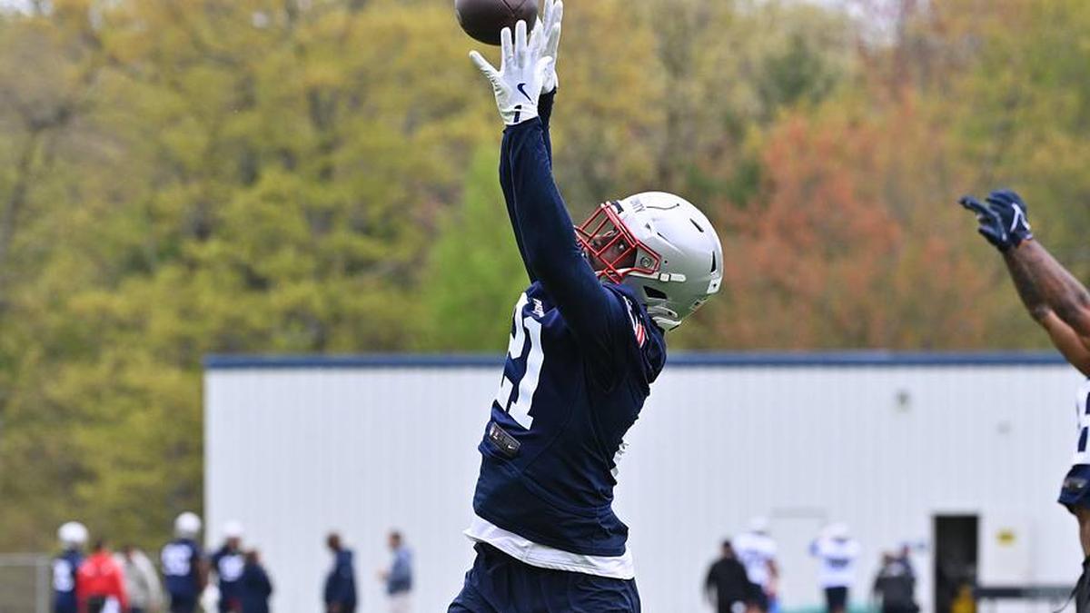  May 9, 2026; Foxborough, MA, USA; New England Patriots cornerback Karon Prunty (21) makes a catch during the New England Patriots rookie camp at Gillette Stadium. Mandatory Credit: Eric Canha-Imagn Images | Eric Canha-Imagn Images 