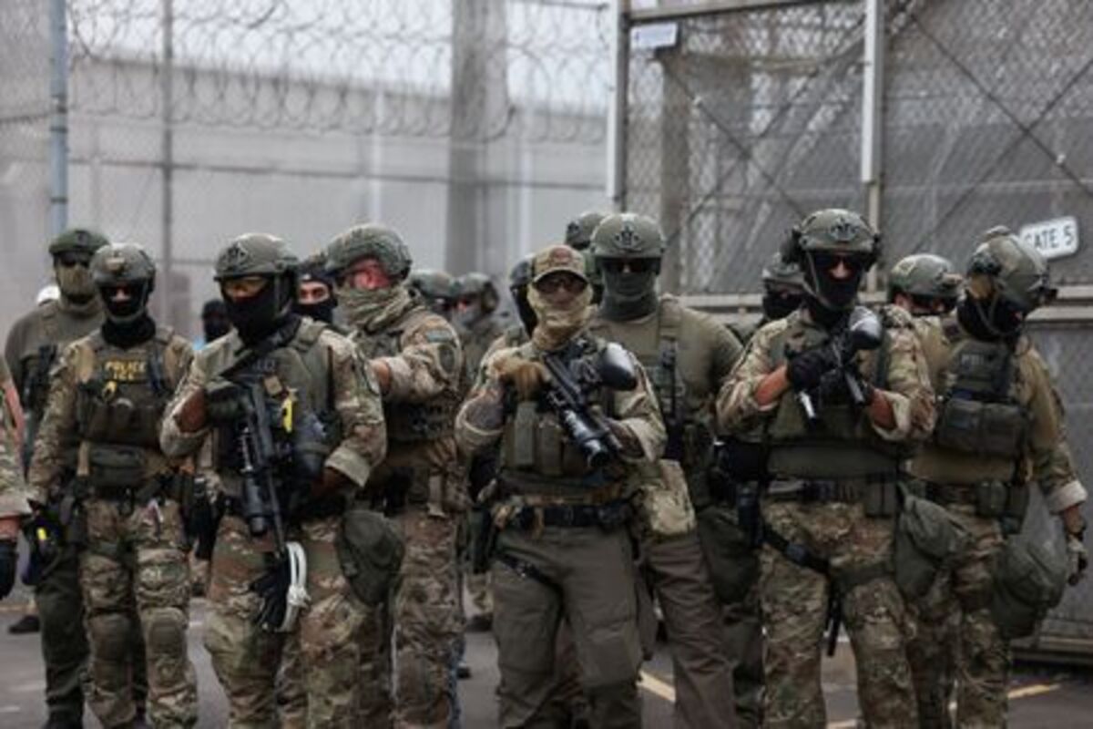 Federal law enforcement clears an entry point for vehicles to Delaney Hall during ongoing protests against U.S. Immigration and Customs Enforcement (ICE) outside the Delaney Hall detention center, in Newark, New Jersey, U.S., June 6, 2026. REUTERS/Caitlin Ochs