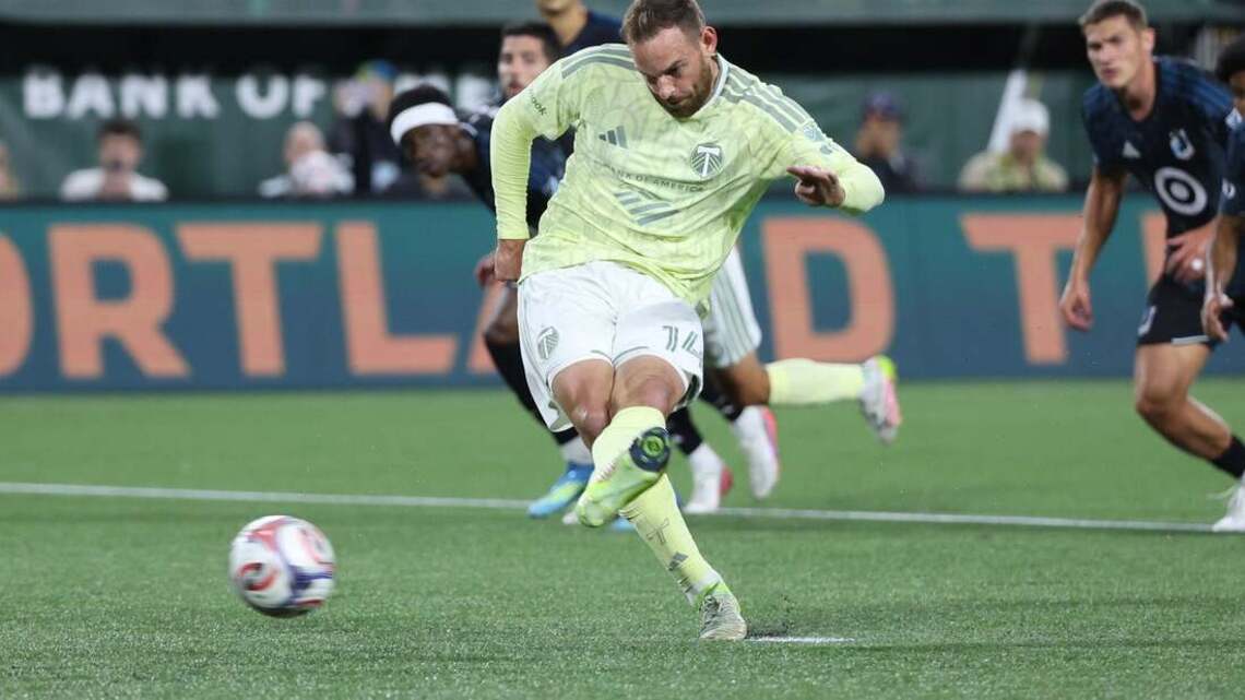 Vincent Janssen nets first hat trick in Timbers history to spark win 
