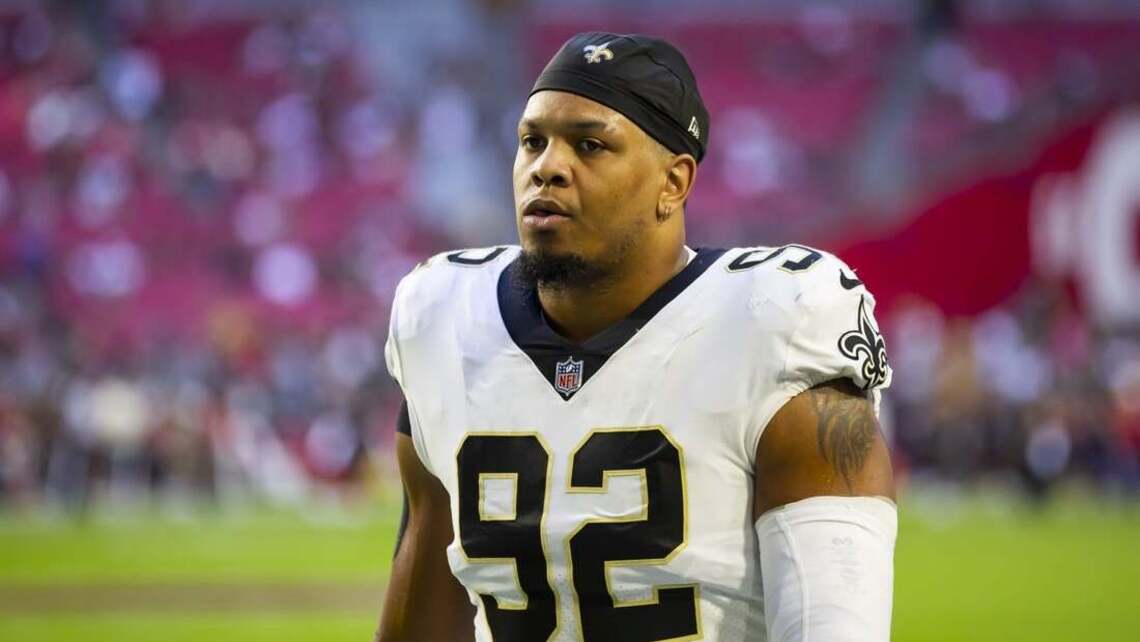 DE Marcus Davenport announces retirement after release from Bears 