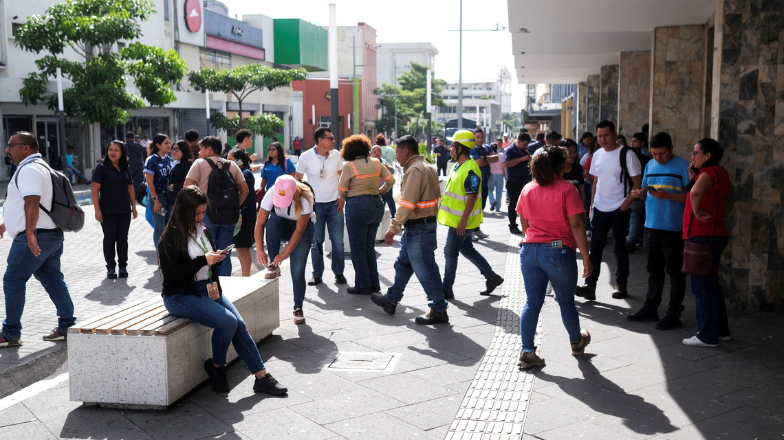 Strong quake off Mexican coast rattles Guatemala and El Salvador, but leaves no damage 