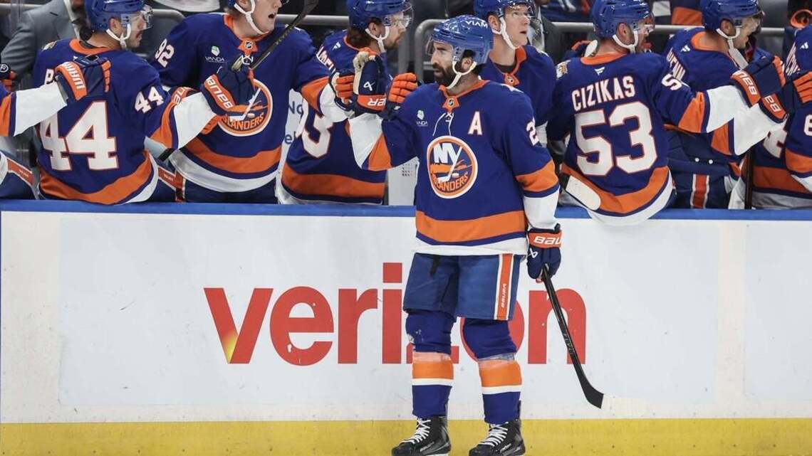 Kyle Palmieri nets pair as Islanders keep Canucks reeling 