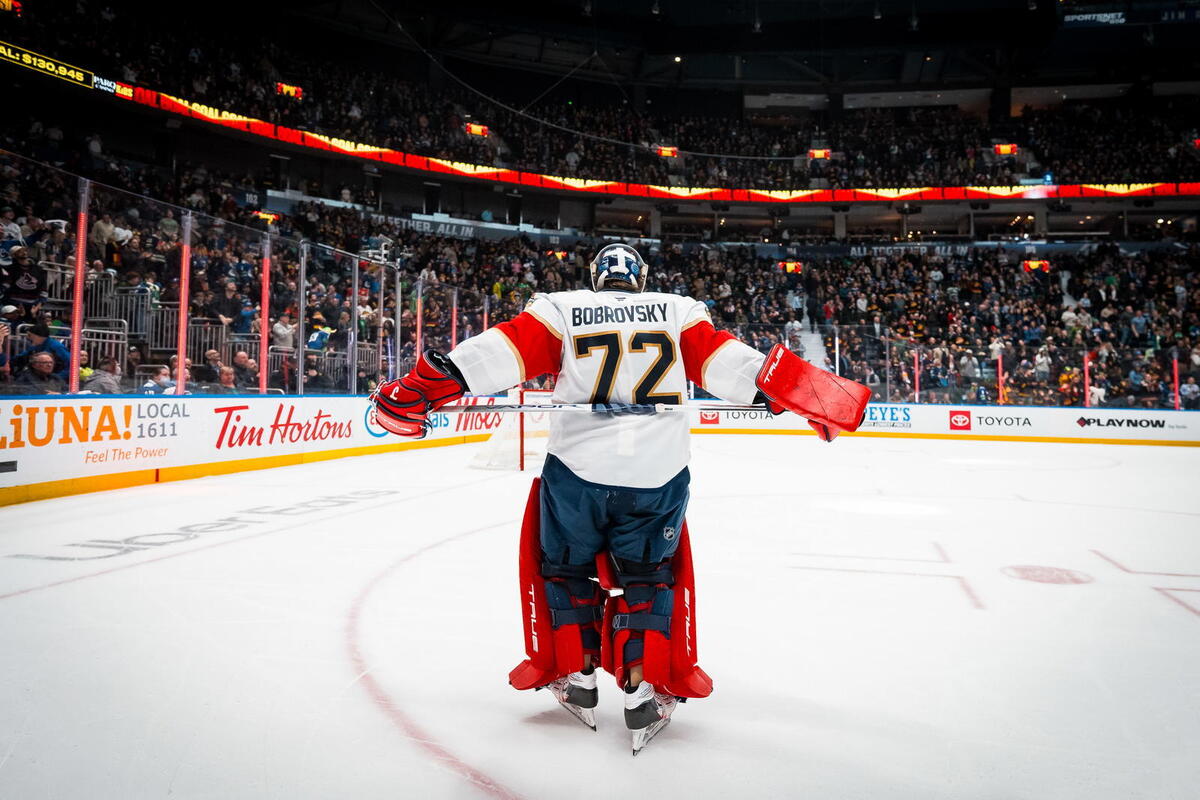  The Pros And Cons Of The Maple Leafs Acquiring Goalie Sergei Bobrovsky This Off-Season 