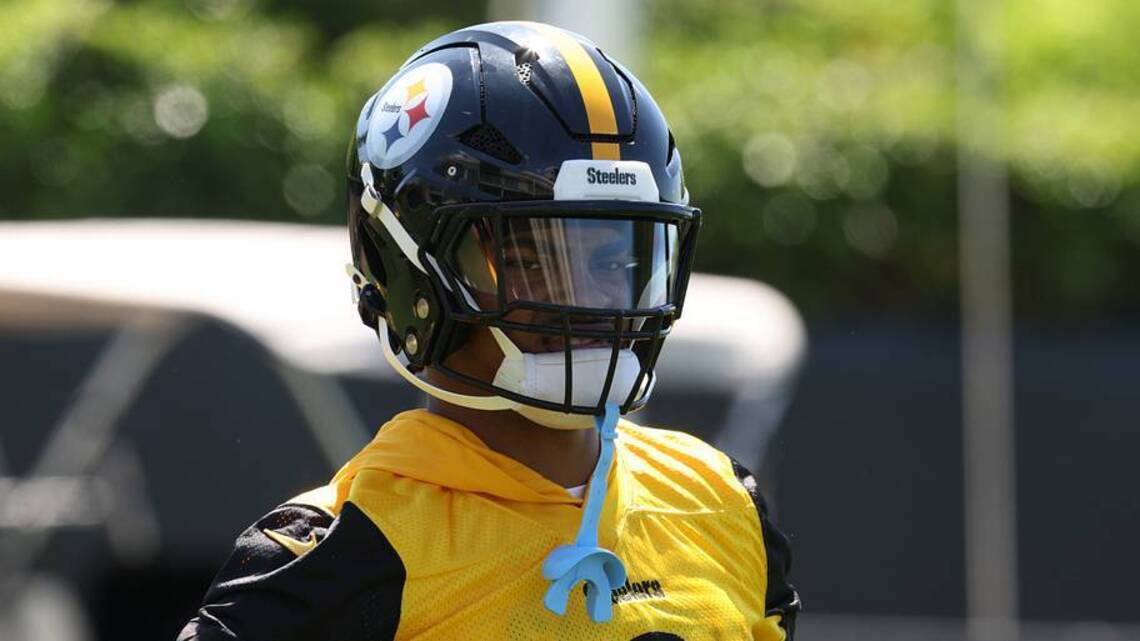 Steelers' Jaquan Brisker Gets Advice From NFL Legend Aaron Donald