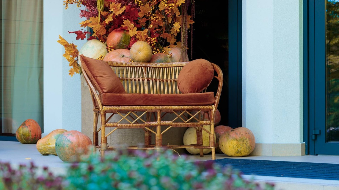 This Viral DIY Pumpkin Arch Will Turn Your Front Door Into a Halloween Showstopper 