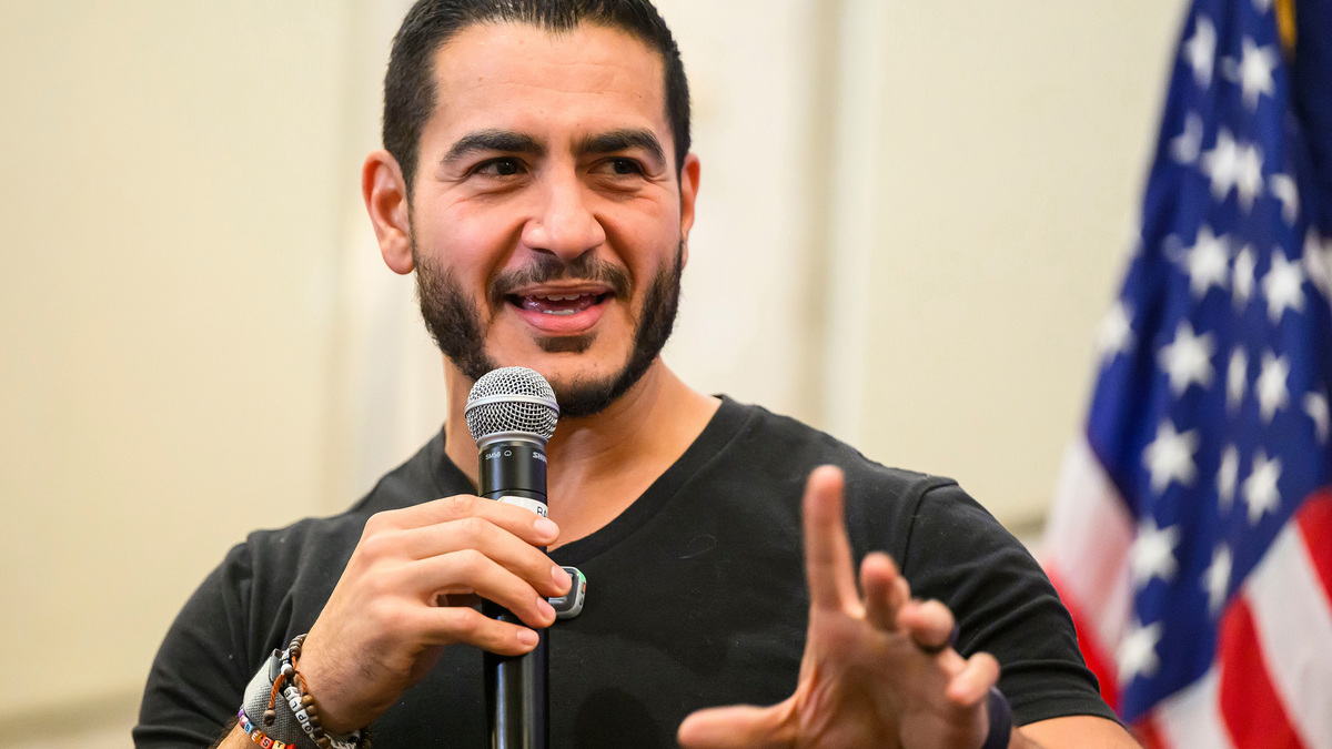 Michigan Senate race: Abdul El-Sayed accuses Mike Rogers of being 'a sock puppet'