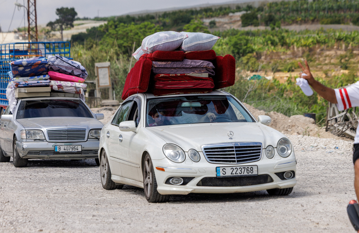 Displaced people make their way back to their home in southern Lebanon following an interim deal between the U.S. and Iran, in Qasmiyeh, Tyre district, Lebanon, June 21, 2026. REUTERS/Zohra Bensemra
