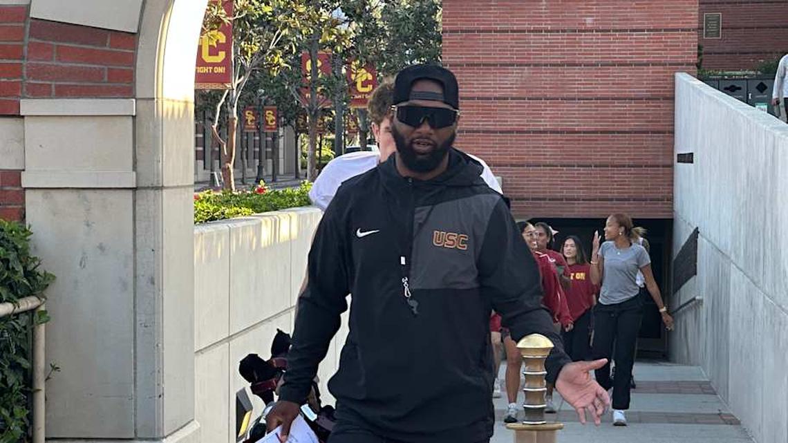  USC Trojans cornerbacks coach Trovon Reed | @Khollowell_ 