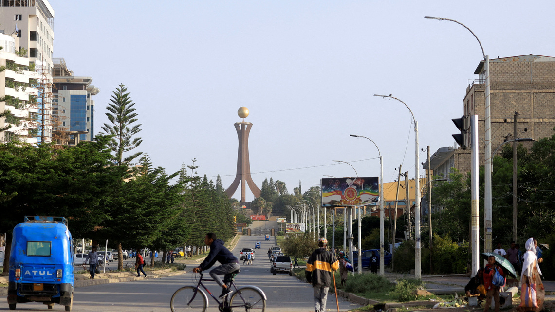 Ethiopian forces near Tigray capital, fears grow of wider conflict 