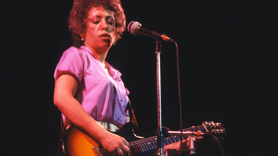1966 Folk Classic, Banned by Some Radio Stations, Became an Era-Defining Anthem 
