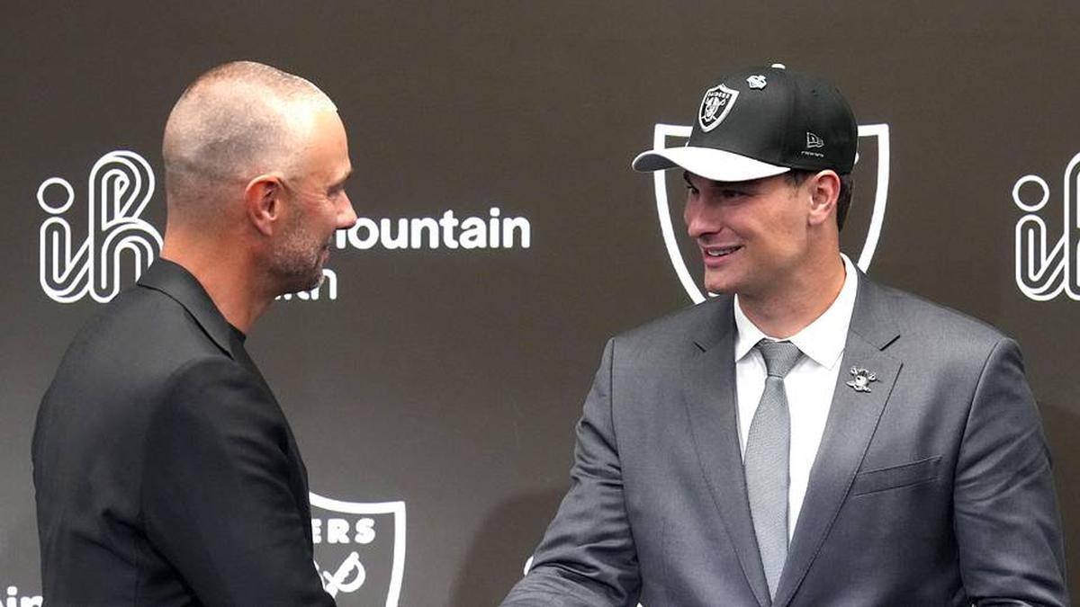  Apr 24, 2026; Henderson, NV, USA; Las Vegas Raiders quarterback Fernando Mendoza (right) shakes hands with general manager John Spytek at introductory press conference at Intermountain Health Performance Center after being selected as the No. 1 pick in the 2026 NFL Draft. Mandatory Credit: Kirby Lee-Imagn Images | Kirby Lee-Imagn Images 