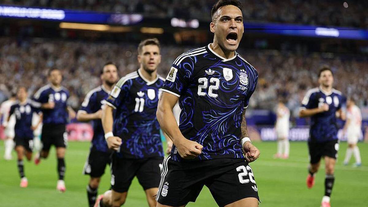  Lautaro Martínez finally scored his first World Cup goal. | Aric Becker/AFP/Getty Images 