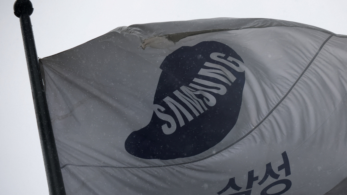 Samsung Elec to convene board meeting Friday to discuss shareholder return plan, says source 