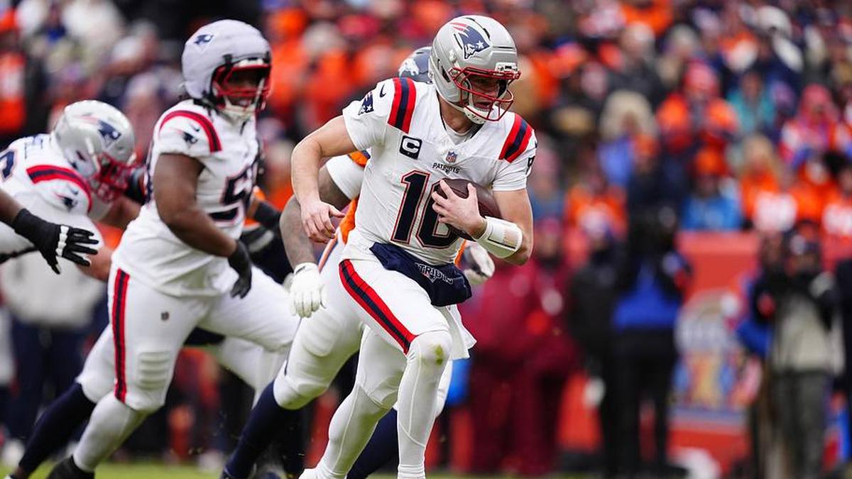  Jan 25, 2026; Denver, CO, USA; New England Patriots quarterback Drake Maye (10) rushes the ball for a touchdown against the Denver Broncos during the first half in the 2026 AFC Championship Game at Empower Field at Mile High. Mandatory Credit: Ron Chenoy-Imagn Images | Ron Chenoy-Imagn Images 