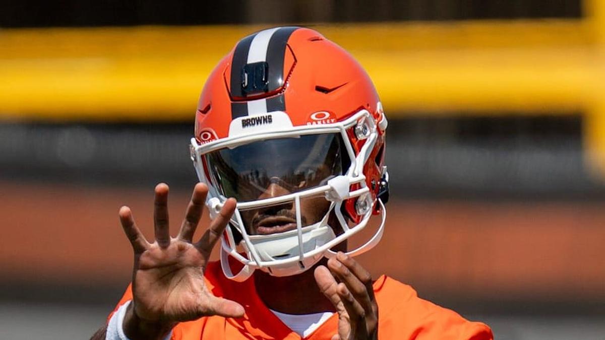  Shedeur Sanders receives a pass at the Browns mini camp in Berea on April 21, 2026. | Lisa Scalfaro / USA TODAY NETWORK via Imagn Images 