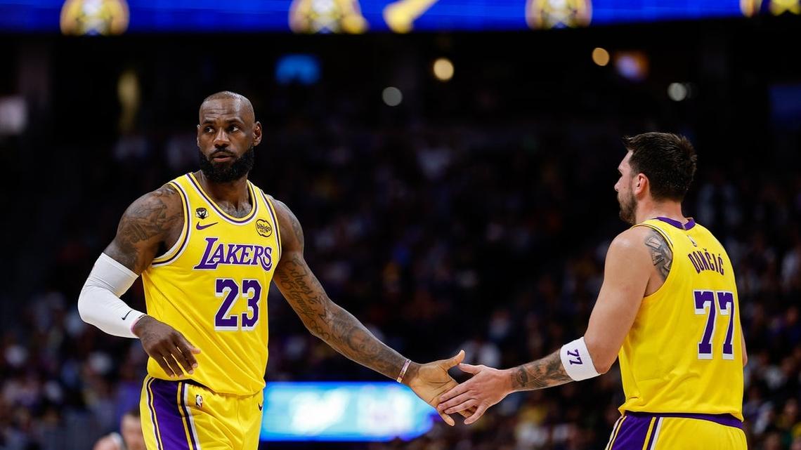 Lakers bring star power, winning streak into game against Heat 