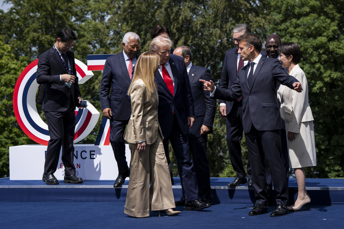 President Donald Trump, center, exits with Prime Minister Giorgia Meloni of Italy as President Emmanuel Macron of France gestures after world leaders gathered for an official photo at the G7 Summit in Evian-les-Bains, France, June 16, 2026. (Haiyun Jiang/The New York Times)