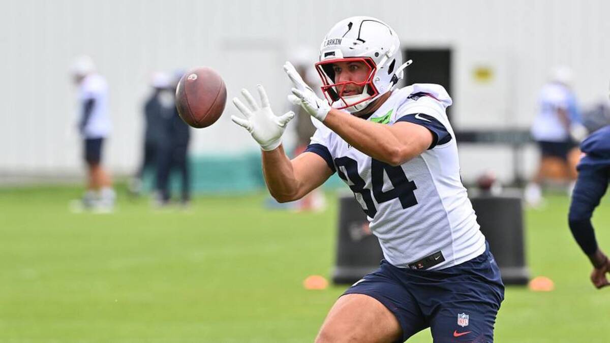  May 9, 2026; Foxborough, MA, USA; New England Patriots tight end Tanner Arkin (84) makes a cartch during the New England Patriots rookie camp at Gillette Stadium. Mandatory Credit: Eric Canha-Imagn Images | Eric Canha-Imagn Images 