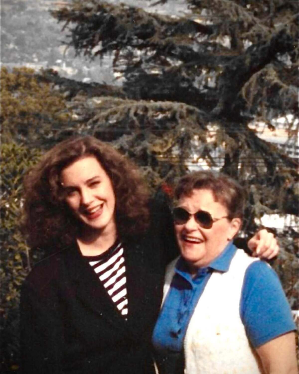 Elizabeth and her beloved mom, JoCourtesy of @elizabethperkins on Instagram