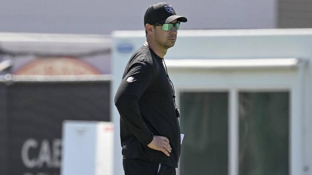  May 20, 2026; Henderson, NV, USA; Las Vegas Raiders head coach Klint Kubiak looks on during organized team activities at Intermountain Health Performance Center. Mandatory Credit: Candice Ward-Imagn Images | Candice Ward-Imagn Images 