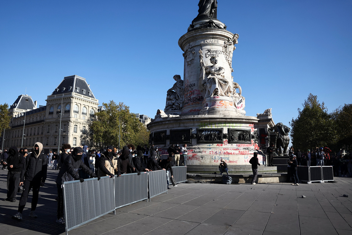 Governments warn citizens over security in France after riots | Kansas ...