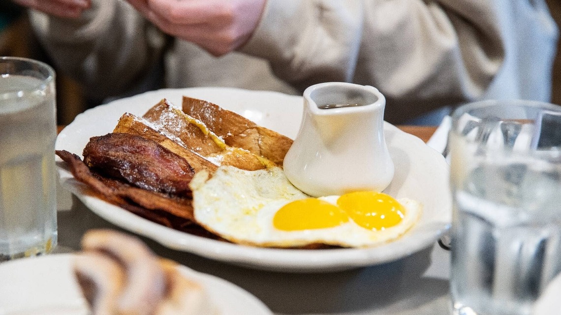 Sarabeth's closes half its restaurants