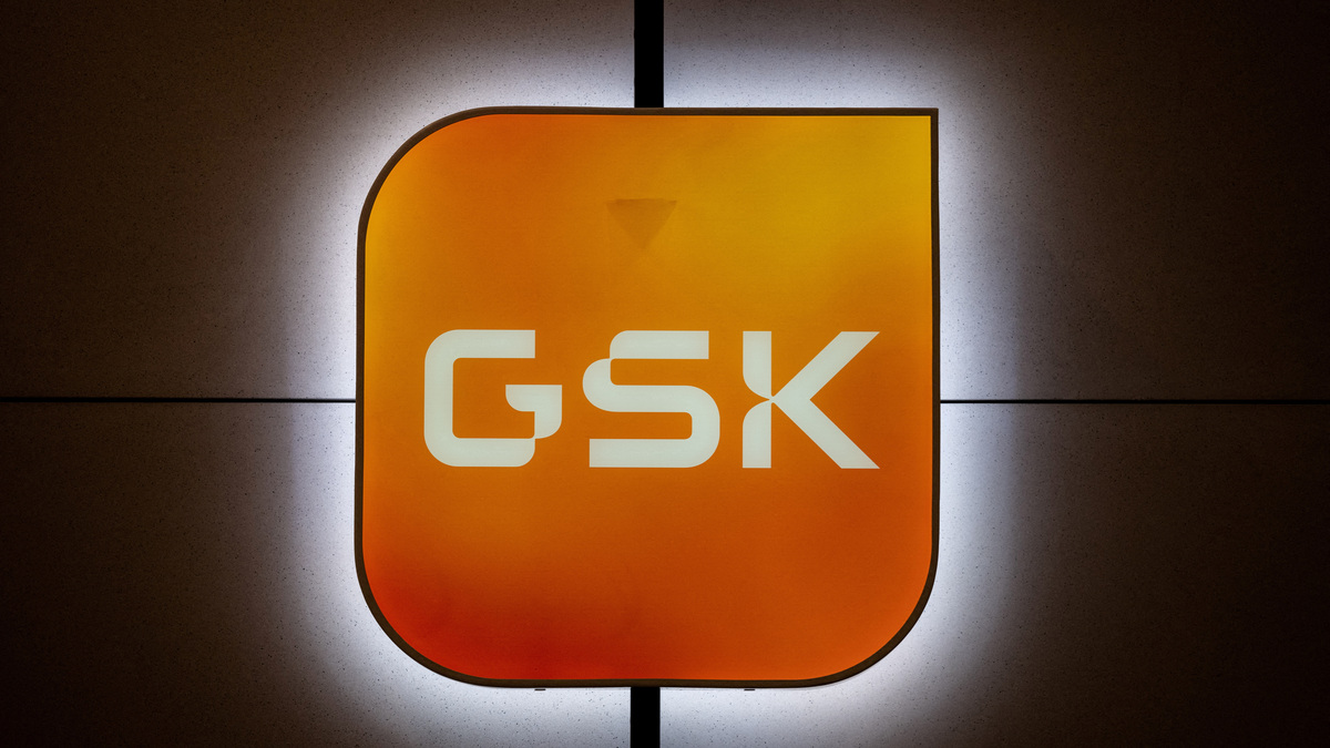 FILE PHOTO: Signage is pictured in the main lobby of GSK offices in London, Britain, February 20, 2025. REUTERS/Chris J. Ratcliffe/File Photo