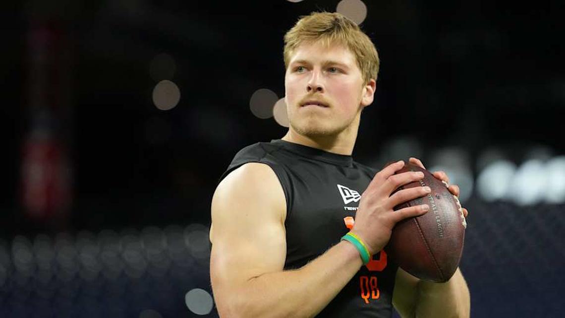  Feb 28, 2026; Indianapolis, IN, USA; North Dakota State quarterback Cole Payton (QB15) during the NFL Scouting Combine at Lucas Oil Stadium. | Kirby Lee-Imagn Images 