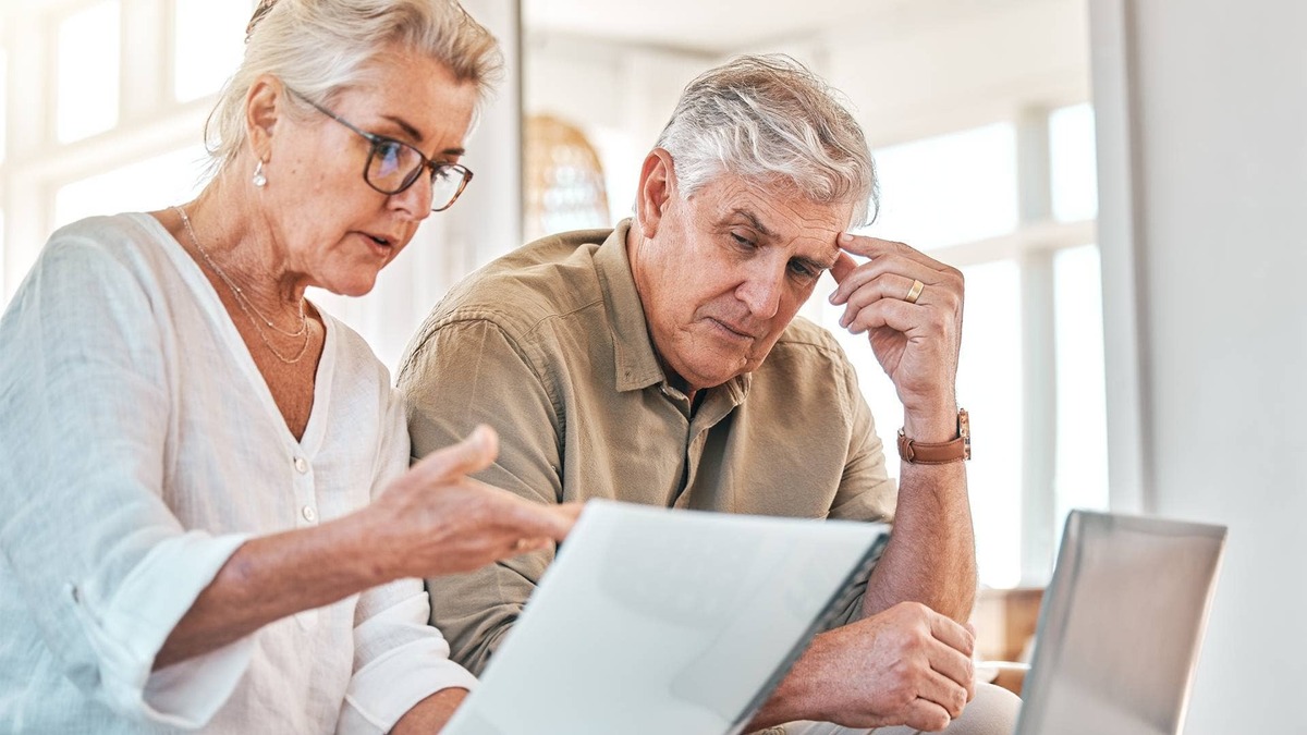  Vanguard warns missed required minimum distributions remain widespread, potentially costing hundreds of thousands of retirees billions in avoidable tax penalties annually. 