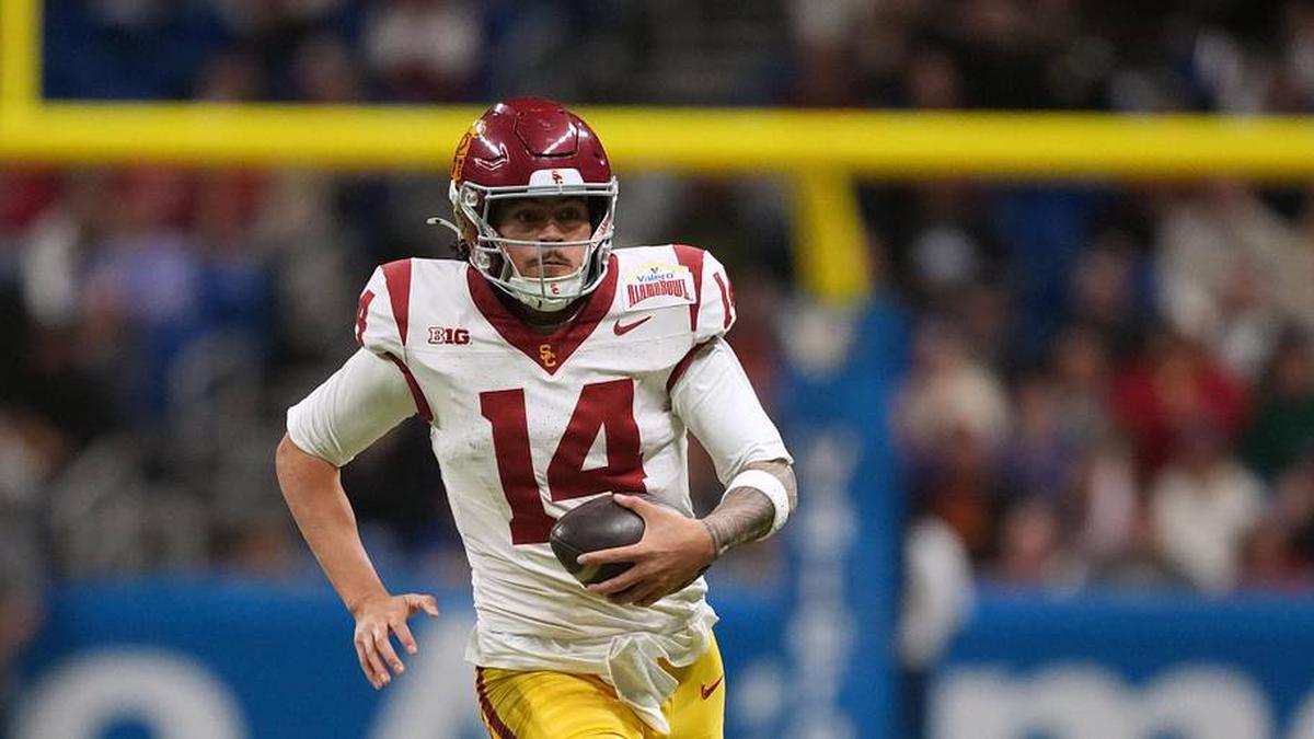  Dec 30, 2025; San Antonio, TX, USA; Southern California Trojans quarterback Jayden Maiava (14) carries the ball against the TCU Horned Frogs in the second half during the Alamo Bowl at Alamodome. Mandatory Credit: Kirby Lee-Imagn Images | Kirby Lee-Imagn Images 
