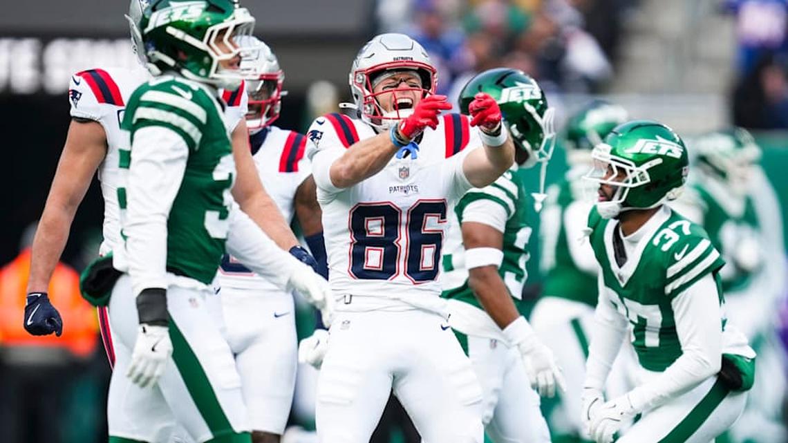  New England Patriots wide receiver Efton Chism III (86) celebrates after a play during a game against the New York Jets at MetLife Stadium, Dec 28, 2025, East Rutherford, NJ, USA. | Yannick Peterhans / USA TODAY NETWORK via Imagn Images 