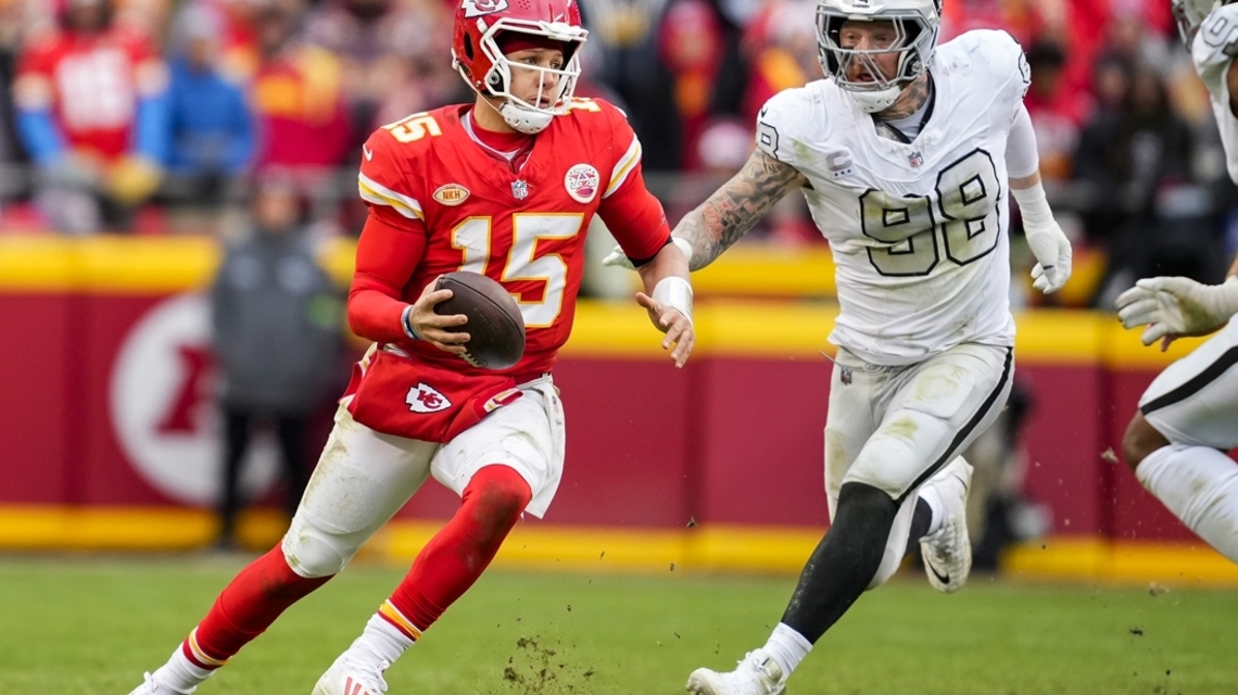 Raiders, Chiefs collide with AFC West lead, 4-0 start in play