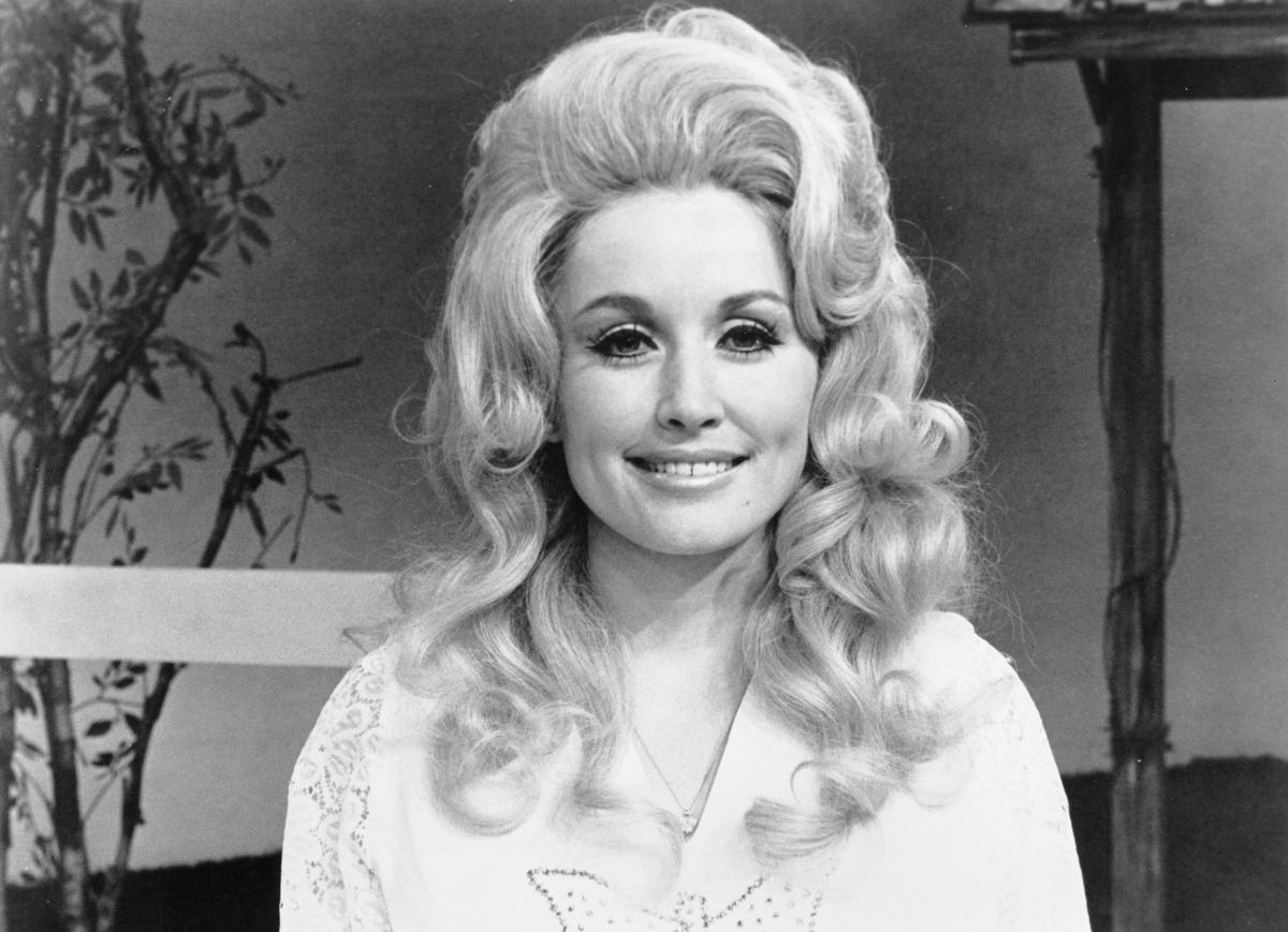 Dolly Parton poses for a portrait in circa 1972Michael Ochs Archives / Stringer