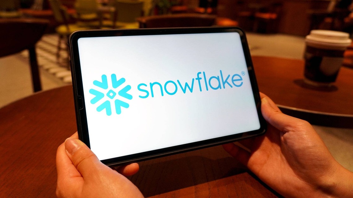 Snowflake Inc. Q2 2027 Earnings: Live Updates of $SNOW Earnings Call, Forecast 