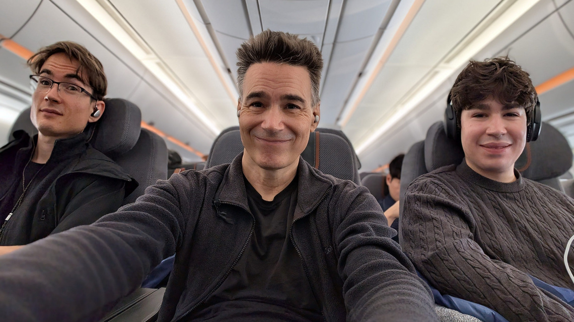 Who gets the armrests? The rules every middle-seat flyer should know 