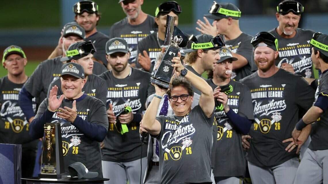 Power, bullpen steer Brewers to NLCS sweep, first Series bid since '82