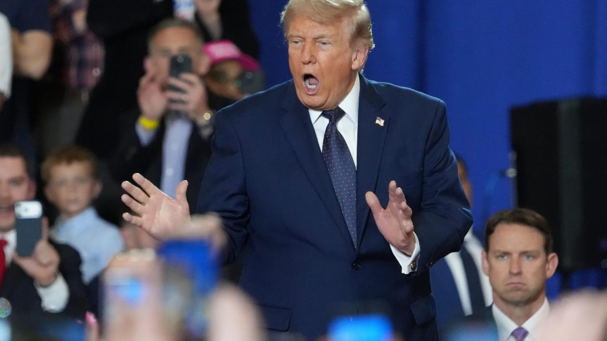President Donald J. Trump is cheered by the crowd as he leaves a rally in the fieldhouse at Rockland Community College May 22, 2026.