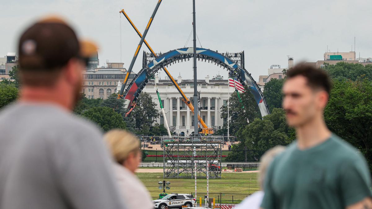 Construction is underway on a temporary arena that will host the UFC Freedom 250 fight card in June on the South Lawn of the White House in Washington, D.C., U.S., May 27, 2026. REUTERS/Kylie Cooper