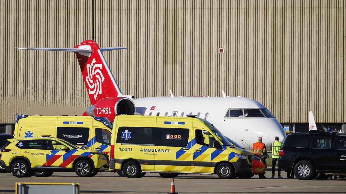 A second plane believed to be carrying a sick passenger from the hantavirus-hit cruise ship MV Hondius arrives at the Schiphol airport, near Amsterdam on May 7, 2026. The MV Hondius, a hantavirus hotspot, left Cape Verde on May 6, 2026, and is expected to arrive in Tenerife in the Spanish Canary Islands on May 9, from where the evacuation of passengers is expected to begin on May 11. According to the World Health Organization (WHO) and Oceanwide, three people — two sick crew members and one person who had been in contact with one of the confirmed cases — were evacuated. (Michel Van Bergen/ANP/AFP/TNS)