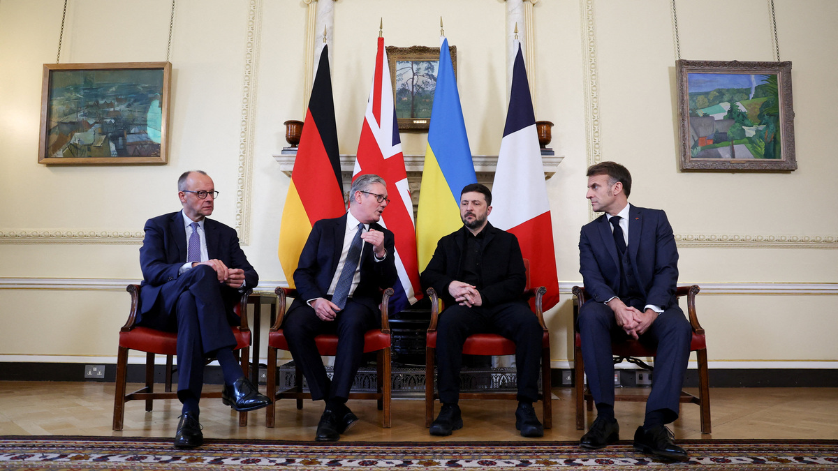 British Prime Minister Keir Starmer, Ukrainian President Volodymyr Zelenskiy, French President Emmanuel Macron, and German Chancellor Friedrich Merz meet at 10 Downing Street, in London, Britain, December 8, 2025. REUTERS/Toby Melville/Pool      TPX IMAGES OF THE DAY