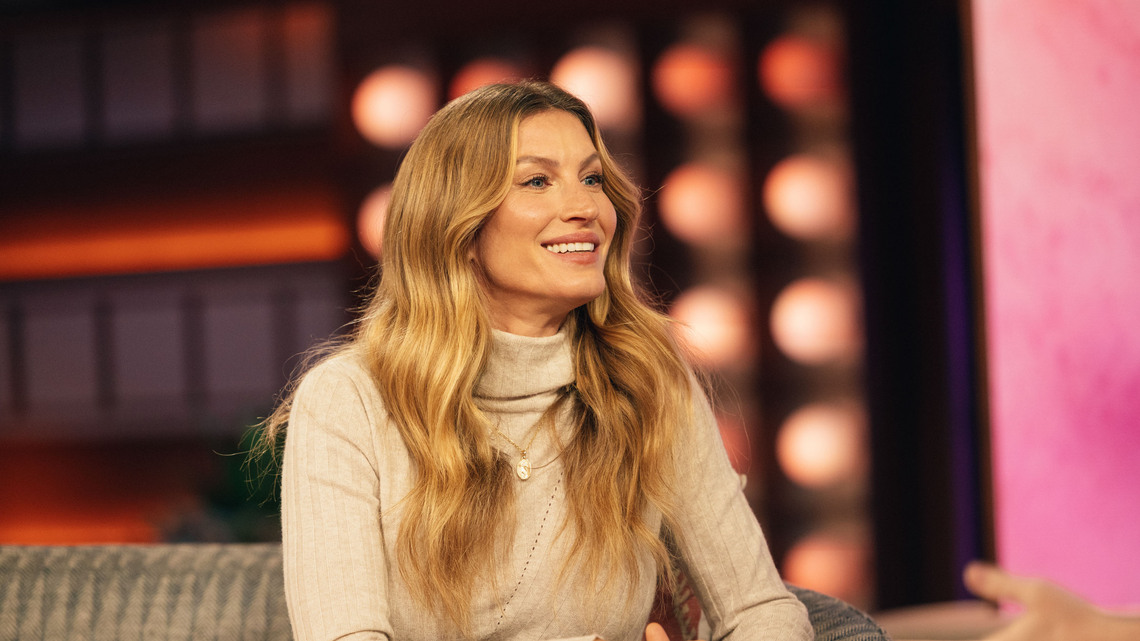 Rich Girls Swear by Gisele Bündchen's Divisive Airport Shoes 